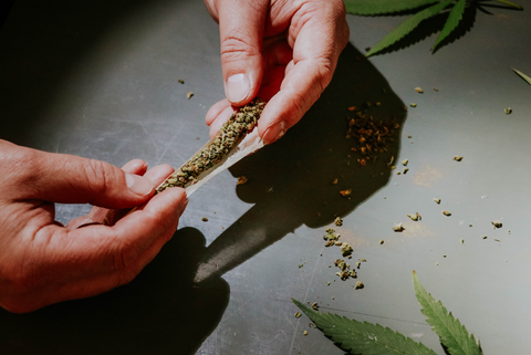 HOW TO: Rolling a joint/blunt