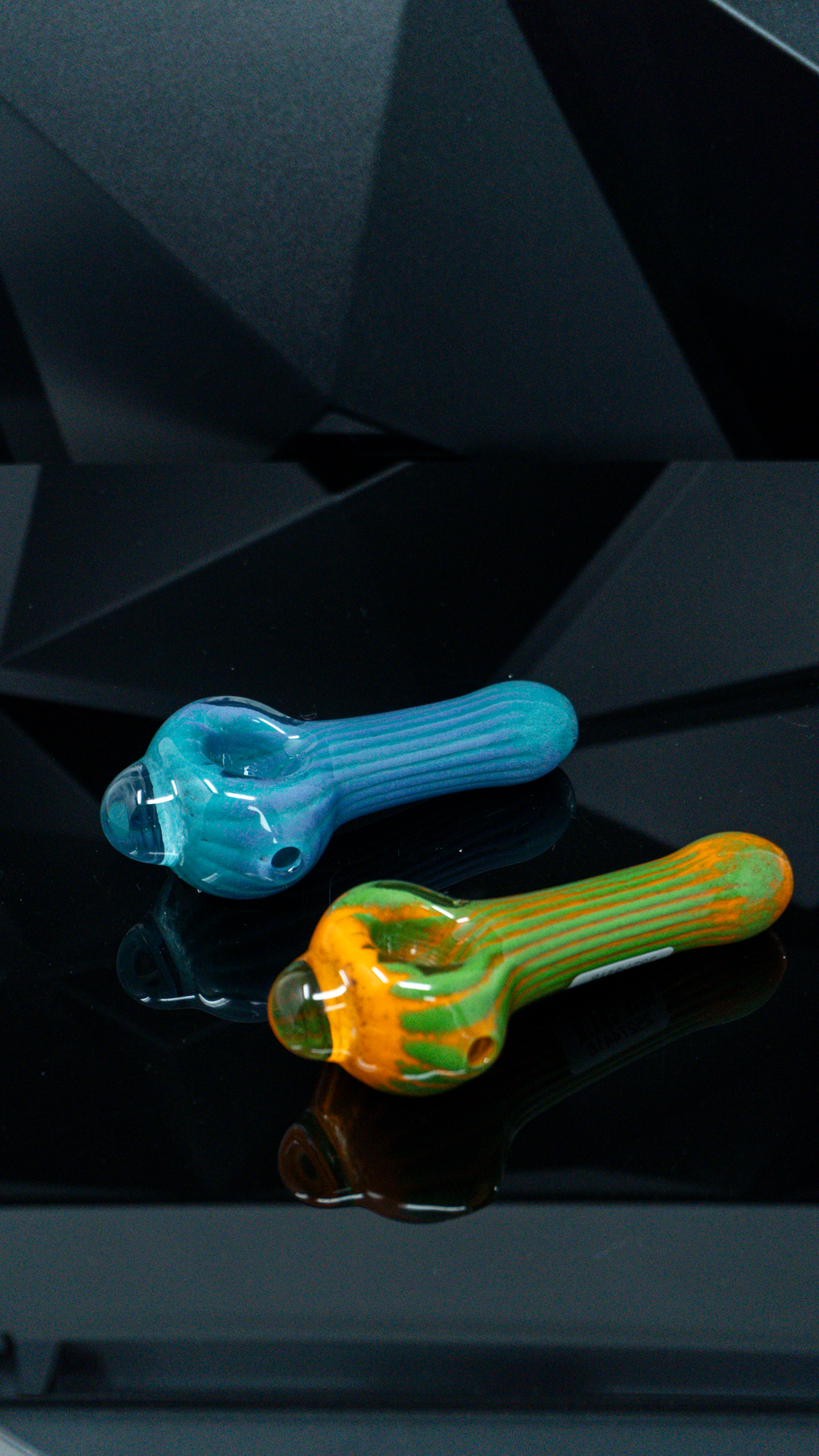 Schutz Glass Scalloped Frit Spoon Pipe