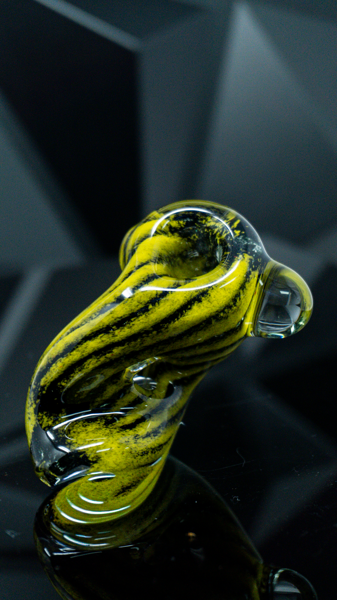 Schutz Glass Scallop Frit Infinity Hand Pipe