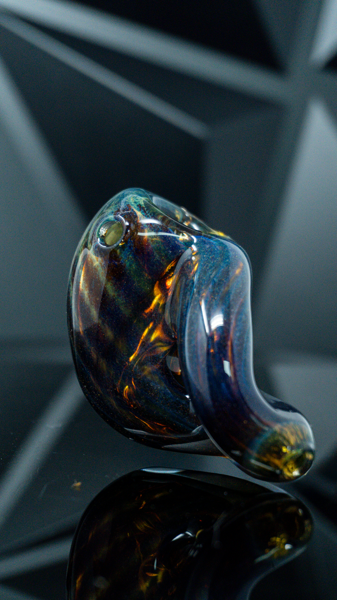 Schutz Glass Scallop Frit Infinity Hand Pipe