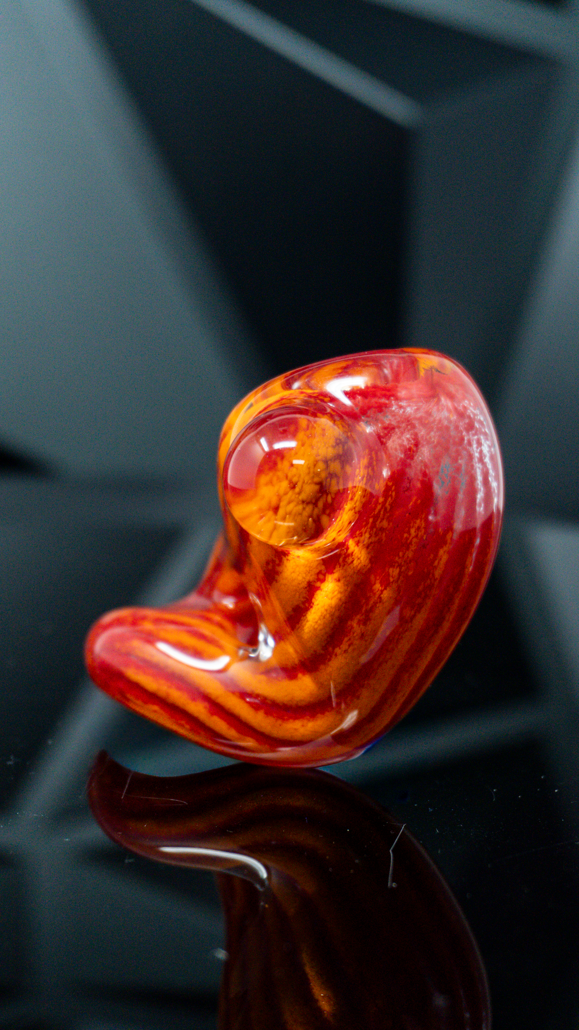 Schutz Glass Scallop Frit Infinity Hand Pipe