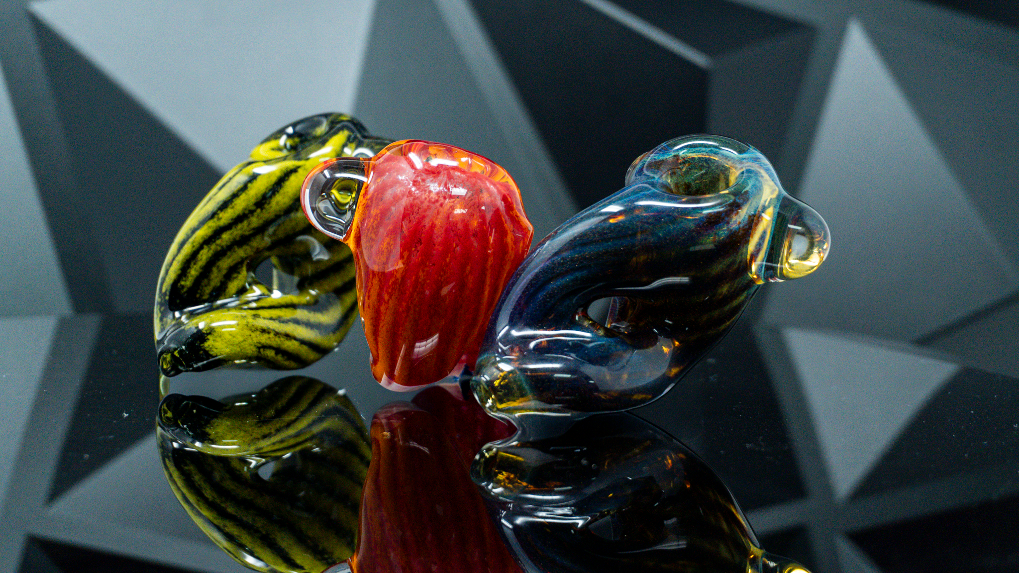 Schutz Glass Scallop Frit Infinity Hand Pipe